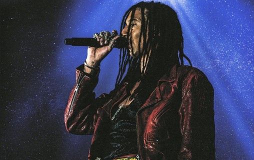 A sorpresa esce ‘Basta’, il brano che Ghali pubblica con urgenza