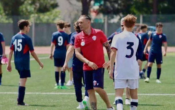 Calcio, Vado. Alessio Bisio è il nuovo allenatore della Juniores Nazionale: "Prosegue un percorso. Il lavoro quotidiano è necessario per riuscire ad emergere" Calcio, Vado. Alessio Bisio è il nuovo allenatore della Juniores Nazionale: "Prosegue un percorso. Il lavoro quotidiano è necessario per riuscire ad emergere"