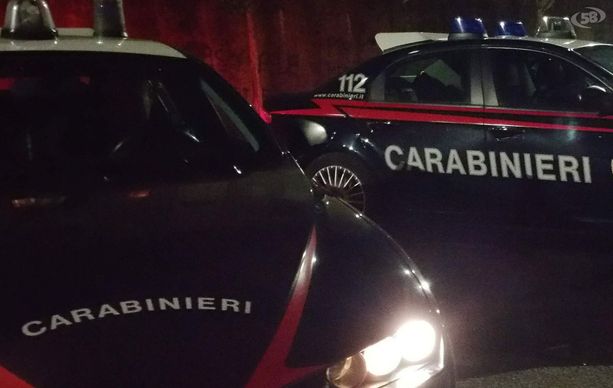 Notte di controlli dei carabinieri: ragazzo di Vergiate nei guai per spaccio, in stazione a Gallarate spunta un coltello