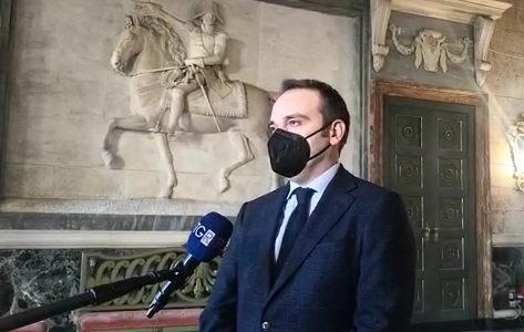 Stop a motori benzina e diesel dal 2035, Lo Russo avverte: “Perplesso, la Cina produce il 70% delle batterie al litio”