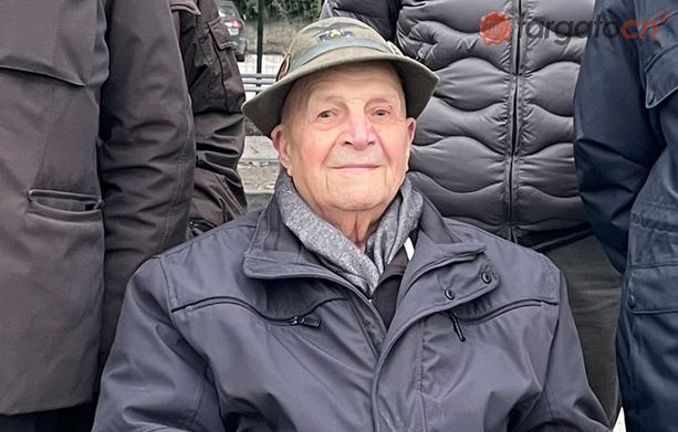 Penne nere in lutto per la morte di Giuseppe Falco, uno degli ultimi reduci della campagna di Russia