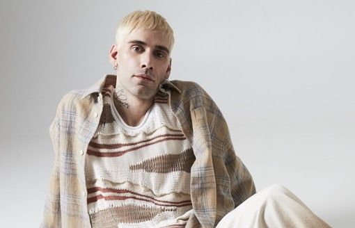 Oro e platino per Mr. Rain col brano ‘Due altalene’ e l’album ‘Petrichor’ Oro e platino per Mr. Rain col brano ‘Due altalene’ e l’album ‘Petrichor’