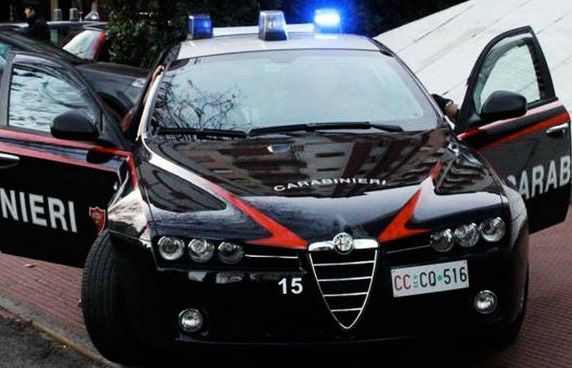 Bandito armato assalta il Tigros di Arcisate: via con l'incasso Bandito armato assalta il Tigros di Arcisate: via con l'incasso