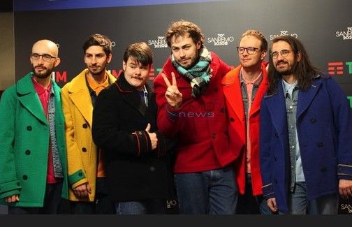 I Pinguini Tattici Nucleari tornano a calcare i palchi degli stadi col tour ‘Hello world’