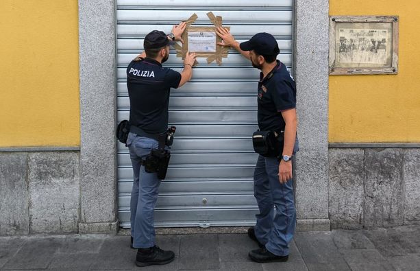 Clientela violenta e pericolosa, chiuso per 30 giorni il bar di piazza Vittorio Emanuele II a Busto Clientela violenta e pericolosa, chiuso per 30 giorni il bar di piazza Vittorio Emanuele II a Busto