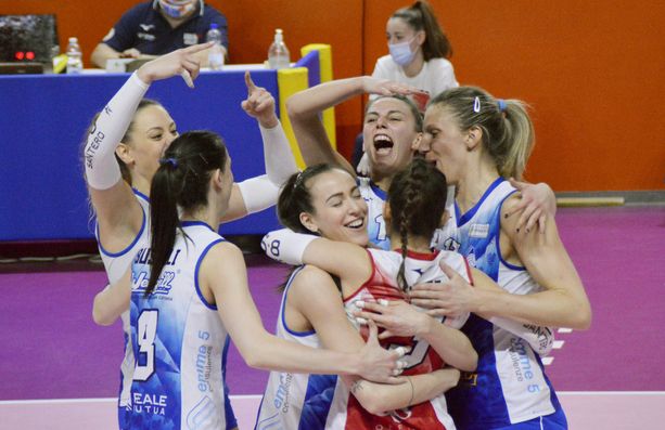 Volley A2/F: Pinerolo vola in semifinale di Coppa Italia con una rimonta da brividi Volley A2/F: Pinerolo vola in semifinale di Coppa Italia con una rimonta da brividi