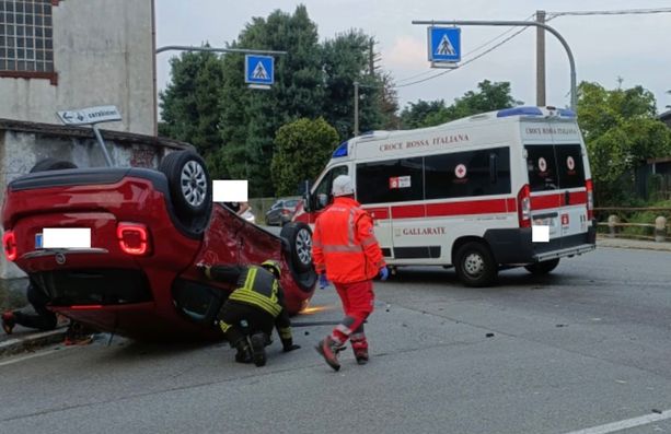 Scontro tra due auto, paura a Samarate