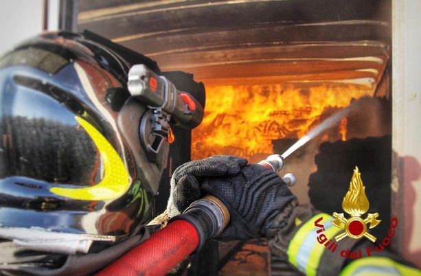 Uno scoppio e le fiamme: a fuoco un’abitazione in una borgata di Prunetto, in Alta Langa