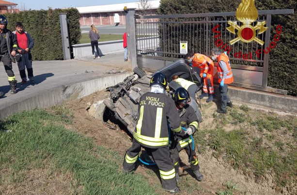 Padre e figlia muoiono nell’auto finita fuori strada a Saluzzo Padre e figlia muoiono nell’auto finita fuori strada a Saluzzo