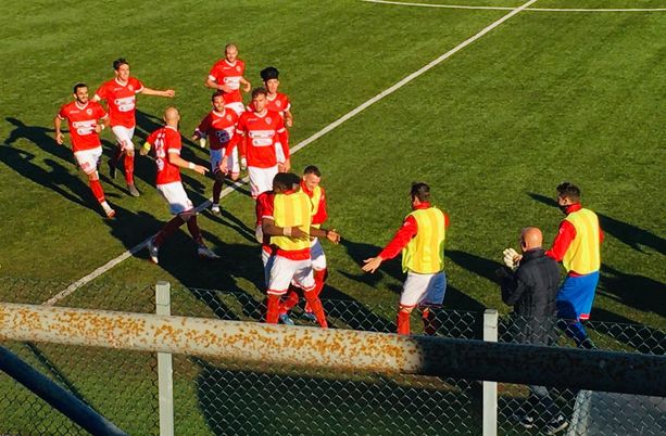 LE PAGELLE Otelè fa 'l so mestè: segnare. Sassarini, quell'abbraccio è il simbolo della voglia di riscatto LE PAGELLE Otelè fa 'l so mestè: segnare. Sassarini, quell'abbraccio è il simbolo della voglia di riscatto