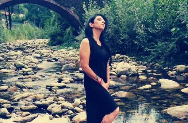 Schianto contro un bus a Pinasca: muore una donna di 45 anni Schianto contro un bus a Pinasca: muore una donna di 45 anni