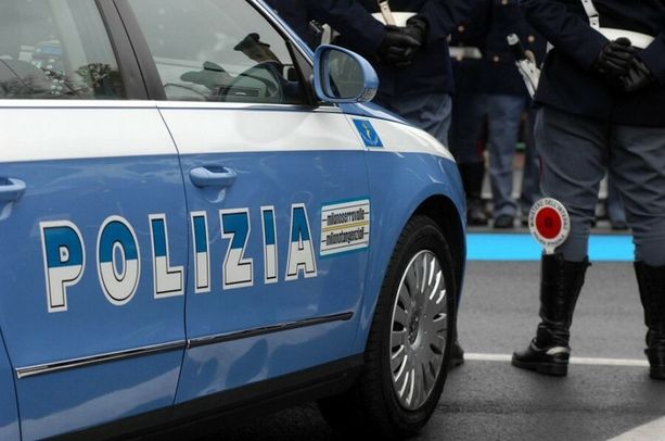 Poliziotti liberi dal servizio arrestano un 49enne per furto aggravato e resistenza