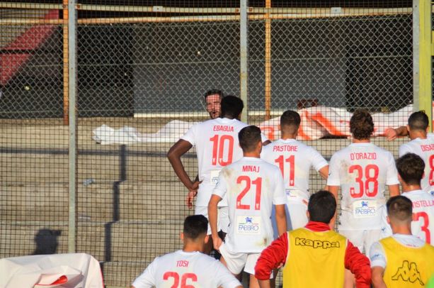 Le pagelle del Varese: risultati e gol subiti 4, cambi e mentalità 5, società e mister 5.5, tifosi 7 Le pagelle del Varese: risultati e gol subiti 4, cambi e mentalità 5, società e mister 5.5, tifosi 7