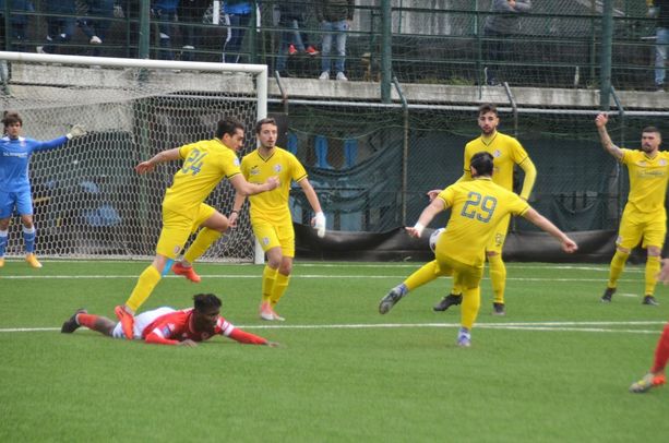 IL COMMENTO. Noi ci sentiamo umiliati dal Ligorna. E voi, giocatori e allenatore di un Varese mai così apatico?