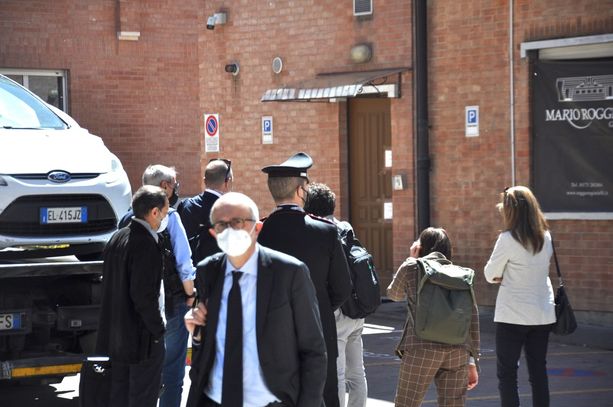 Rapina di Grinzane, la difesa del gioielliere: "Chiesto altro tempo per valutare risarcimenti" Rapina di Grinzane, la difesa del gioielliere: "Chiesto altro tempo per valutare risarcimenti"