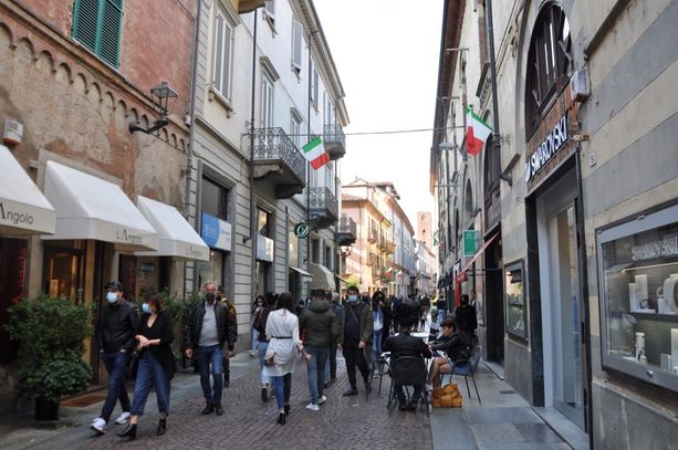 "Non può vendere quei tartufi": 1,7 kg di "tuber aestivum" confiscati a negozio albese "Non può vendere quei tartufi": 1,7 kg di "tuber aestivum" confiscati a negozio albese