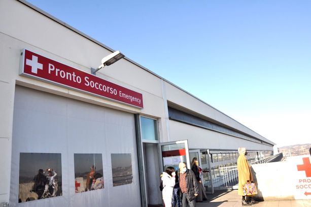 Detenuto dà in escandescenze in ospedale a Verduno: feriti quattro agenti di Polizia Penitenziaria