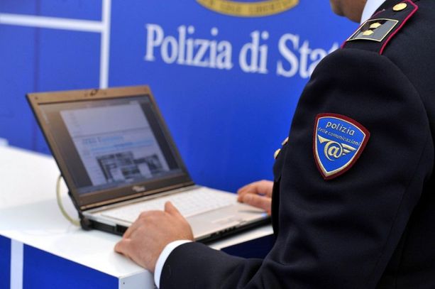 Falso sms di sicurezza da Poste: donna del Cuneese truffata per 24 mila euro