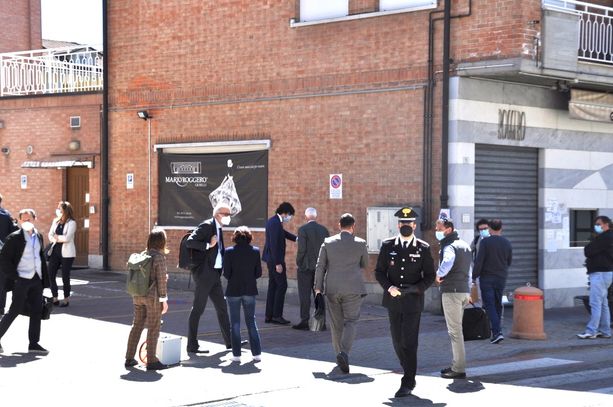 Il perito della difesa: "Uno degli spari esploso dentro la gioielleria" Il perito della difesa: "Uno degli spari esploso dentro la gioielleria"