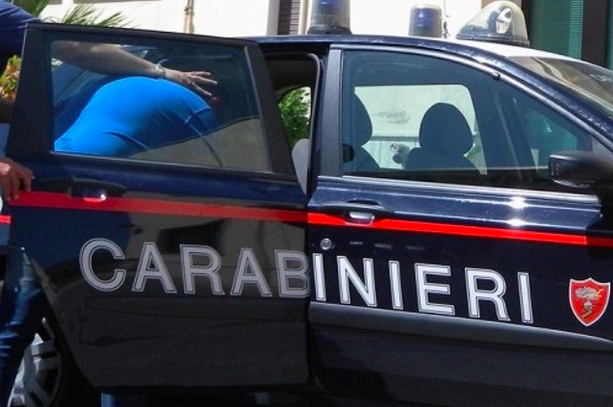 Auto e materiale edile rubati e armi in casa: due arresti Auto e materiale edile rubati e armi in casa: due arresti