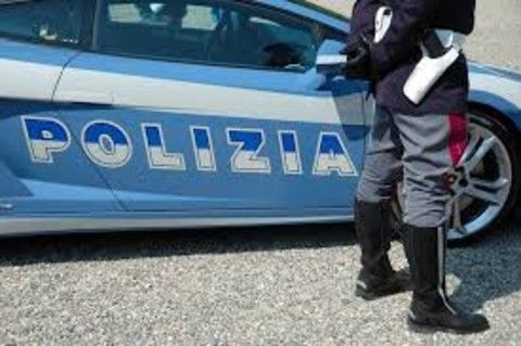 Sparatoria a Grugliasco: non si ferma all'alt e tenta di investire due agenti. La polizia spara alle gomme