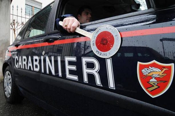 Assaltavano le sale slot armati di pistola e taser: i carabinieri arrestano banda di rapinatori