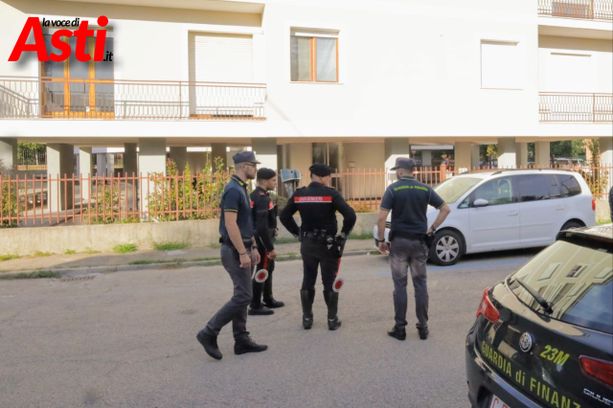 Perquisizione improvvisa nella casa di Giuseppe De Luca, autore della sparatoria di via Garibaldi Perquisizione improvvisa nella casa di Giuseppe De Luca, autore della sparatoria di via Garibaldi