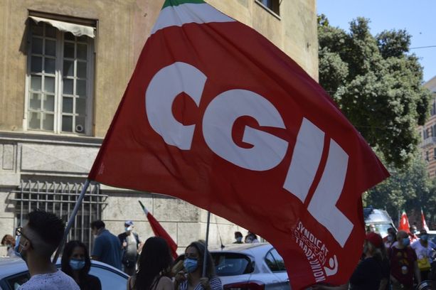 Sestri Ponente, aggressione fascista a un dirigente Cgil: “Un fatto di una gravità inaudita” Sestri Ponente, aggressione fascista a un dirigente Cgil: “Un fatto di una gravità inaudita”
