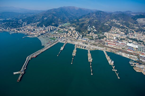 Multedo, l'idea del consigliere De Benedictis: "Trasferire parte del terminal traghetti al porto petroli" Multedo, l'idea del consigliere De Benedictis: "Trasferire parte del terminal traghetti al porto petroli"