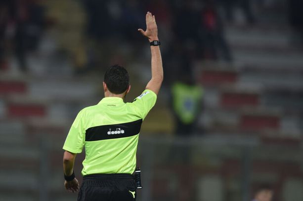 Parla l’arbitro picchiato in campo: “Lascio l’arbitraggio ma l’amore per il calcio rimane” Parla l’arbitro picchiato in campo: “Lascio l’arbitraggio ma l’amore per il calcio rimane”