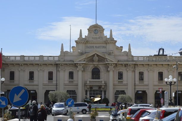 Turista spagnola muore dopo una caduta in carrozzina alla Stazione Marittima
