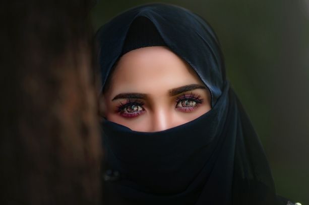 La Svizzera vieta l'uso di burqa e niqab in luoghi pubblici con il 51.2% La Svizzera vieta l'uso di burqa e niqab in luoghi pubblici con il 51.2%