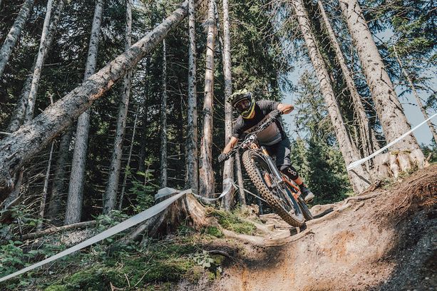 Ad Airolo la prima e unica tappa ticinese della Swiss Enduro Series, la serie di gare professionali di MTB enduro