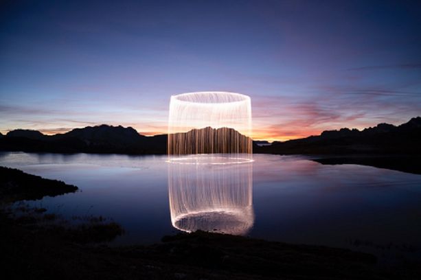 Nizza, «Chasseur de lumière» di Jadikan, quando la luce diventa arte Nizza, «Chasseur de lumière» di Jadikan, quando la luce diventa arte