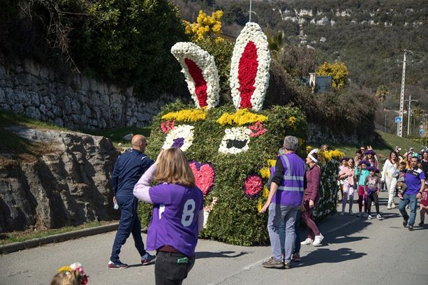 Tourrettes sur Loup, il manifesto della Fête des Violettes Tourrettes sur Loup, il manifesto della Fête des Violettes