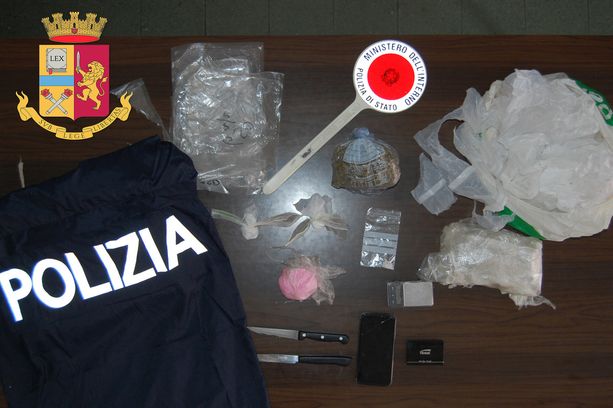 Loano, spacciano droga al bar e oppongono resistenza alla Polizia, due ventinovenni arrestati