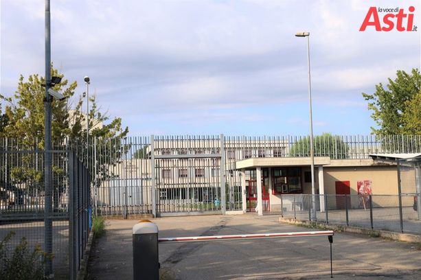 A giudizio il 45enne albese in carcere da novembre per aver violato il divieto di avvicinarsi all’ex moglie