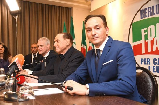 Che sta succedendo in Forza Italia, partito del governatore del Piemonte? Che sta succedendo in Forza Italia, partito del governatore del Piemonte?