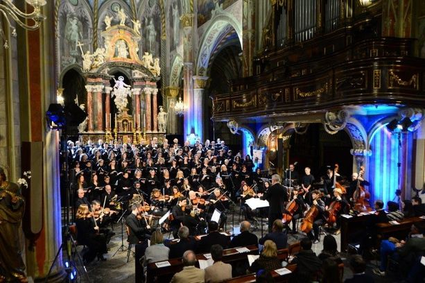 Alba, Stabat Mater con 110 artisti in San Domenico per il decennale della beatificazione di padre Girotti Alba, Stabat Mater con 110 artisti in San Domenico per il decennale della beatificazione di padre Girotti