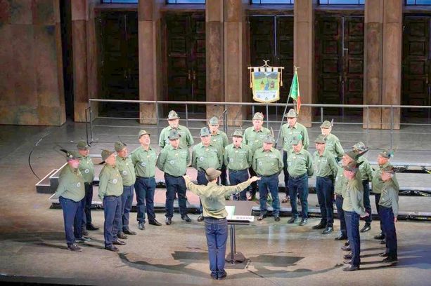 Gli Alpini di Osasco tra il ricordo dei commilitoni e l’aiuto alla parrocchia Gli Alpini di Osasco tra il ricordo dei commilitoni e l’aiuto alla parrocchia