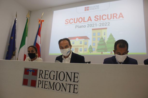 Scuola sicura tra vaccini, nuovi bus e tamponi gratis. Cirio: “Obiettivo lezioni in presenza” [VIDEO]