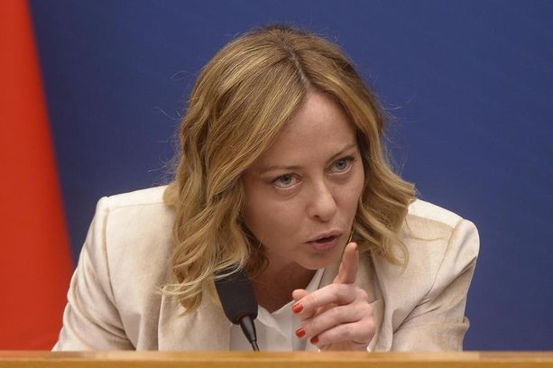 Stellantis, Meloni: "Soddisfatta dell'accordo con il Gruppo. Obiettivo: tutelare i lavoratori" Stellantis, Meloni: "Soddisfatta dell'accordo con il Gruppo. Obiettivo: tutelare i lavoratori"