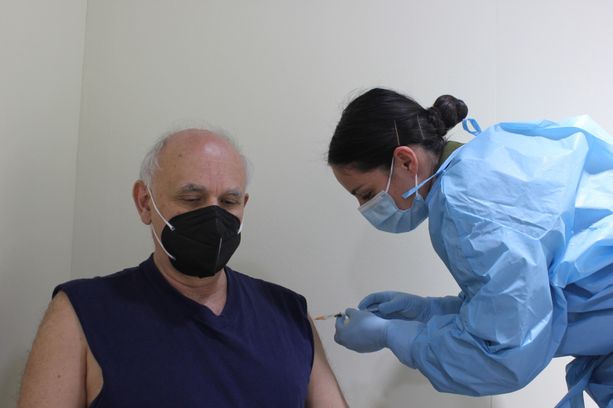 La lunga attesa del vaccino per una torinese: "Mia mamma, 101 anni e invalida al 100%, chiamata per il 27 maggio" La lunga attesa del vaccino per una torinese: "Mia mamma, 101 anni e invalida al 100%, chiamata per il 27 maggio"