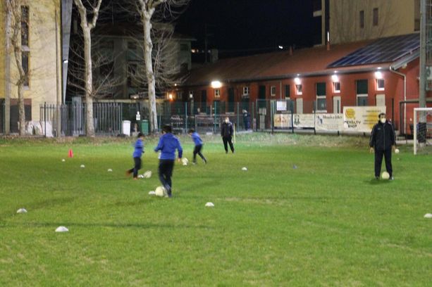Felicità è stare insieme attorno a un pallone: il ritorno dei ragazzi in campo