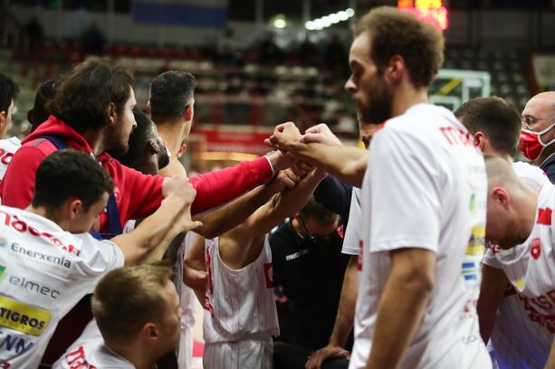 Sconfitta imbarazzante di Varese a Sassari Sconfitta imbarazzante di Varese a Sassari