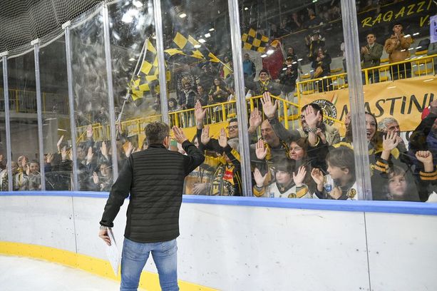 Febbre Final Four, è caccia al biglietto. E domani sera tutto il popolo giallonero spingerà i Mastini nell'ultimo allenamento Febbre Final Four, è caccia al biglietto. E domani sera tutto il popolo giallonero spingerà i Mastini nell'ultimo allenamento