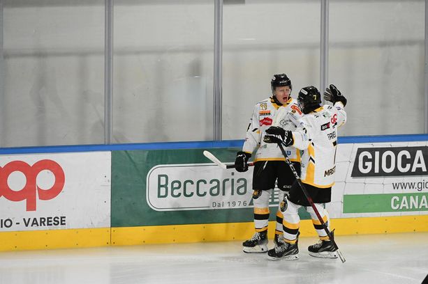 SEGNALI DAL CIELO... Varese-Fassa 4-2 con Cesare Carlacci in via Albani. Come per il secondo scudetto dell'89... SEGNALI DAL CIELO... Varese-Fassa 4-2 con Cesare Carlacci in via Albani. Come per il secondo scudetto dell'89...