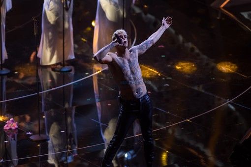 Esce ‘Comuni mortali’, è il settimo capitolo musicale di Achille Lauro