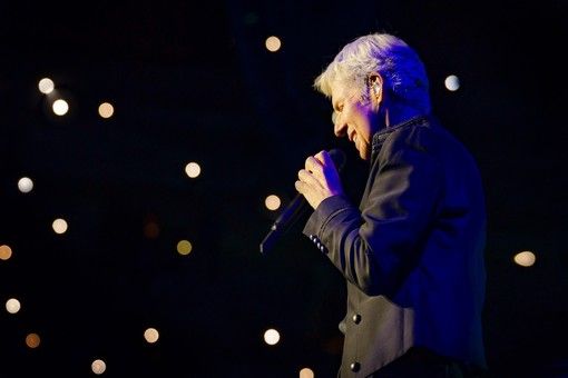 ‘La vita è adesso, il sogno è sempre’ di Claudio Baglioni spegne quaranta candeline ‘La vita è adesso, il sogno è sempre’ di Claudio Baglioni spegne quaranta candeline