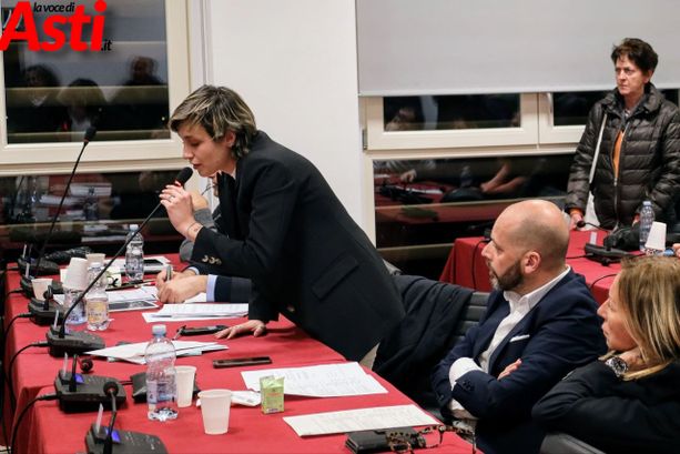 L'approvazione della Variante 39 non piace ai consiglieri di minoranza che votano contro: "Si è persa un' occasione per fare qualcosa di utile per la città”. L'approvazione della Variante 39 non piace ai consiglieri di minoranza che votano contro: "Si è persa un' occasione per fare qualcosa di utile per la città”.